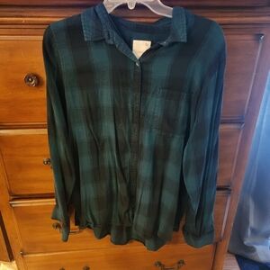Green and Black Plaid Button-Up Shirt. This Is An XXL In Juniors but Fits M